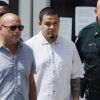 Kilmar Abrego Garcia, centro, sai da prisão do condado de Putnam, sexta -feira, 22 de agosto de 2025, em Cookeville, Tenn.