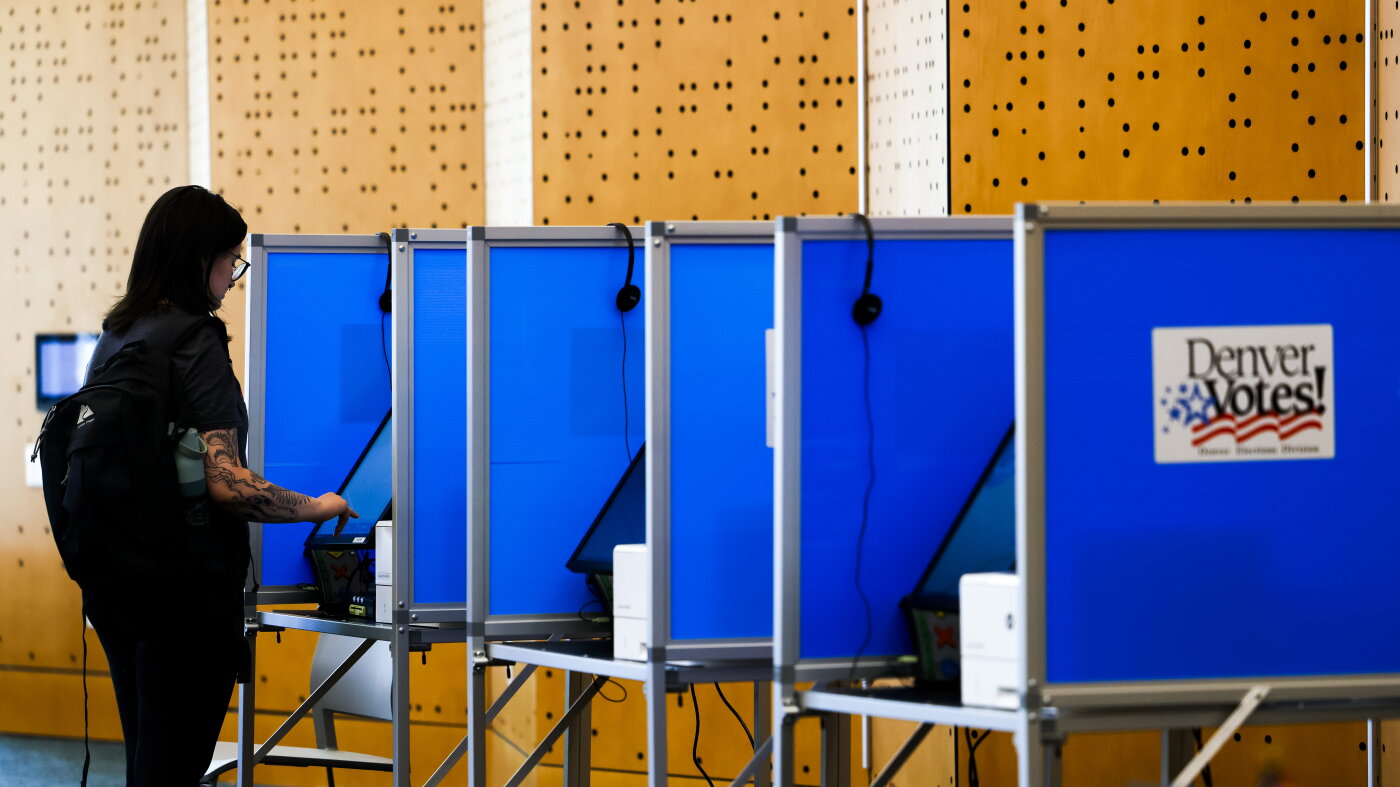 It's illegal for armed federal officers to be at polls. Lawsuits seek to ensure that