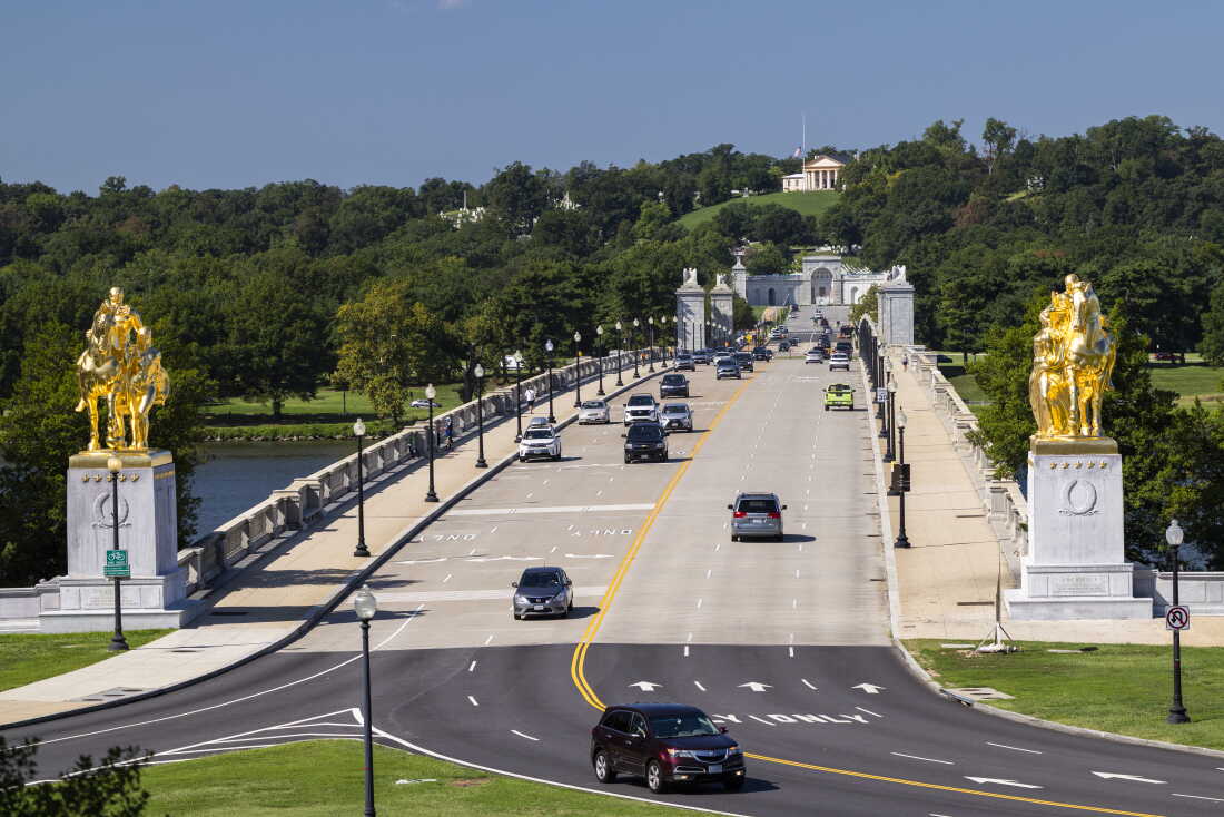 People drive on the Arlington Cemetery side of Memorial Circle on the Memorial Bridge.