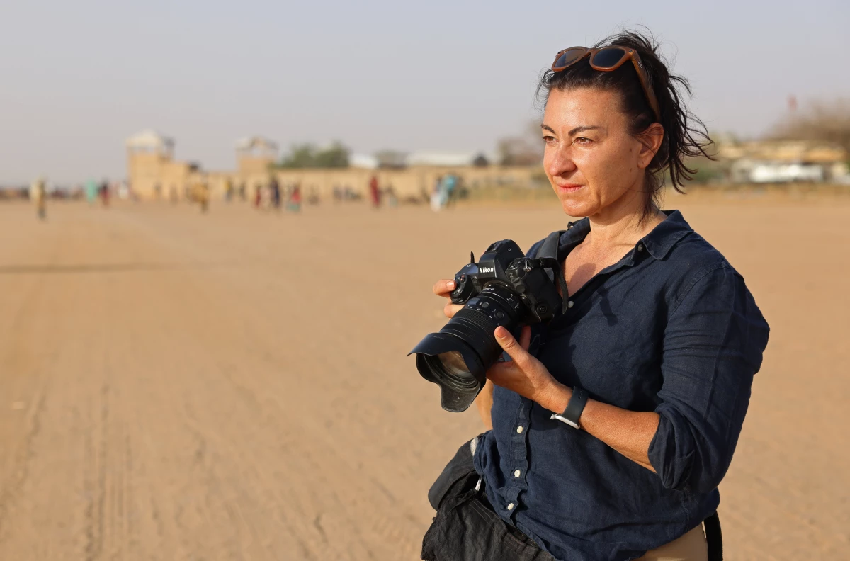 Lynsey Addario on assignment in Iridimi Refugee Camp, in Wadi Fira, Chad.