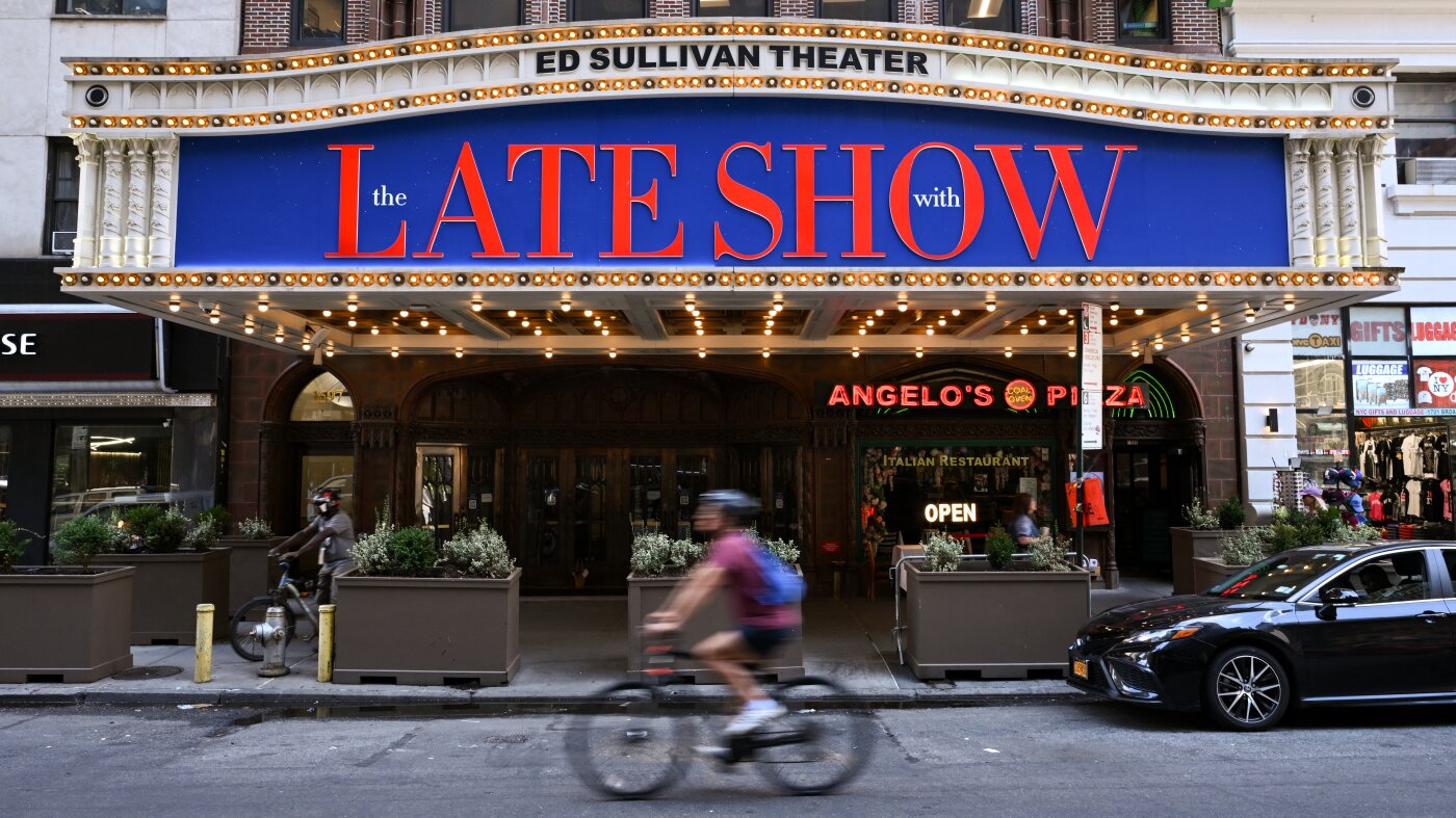 Qué pasó anoche en ‘The Late Show with Stephen Colbert’: NPR
|