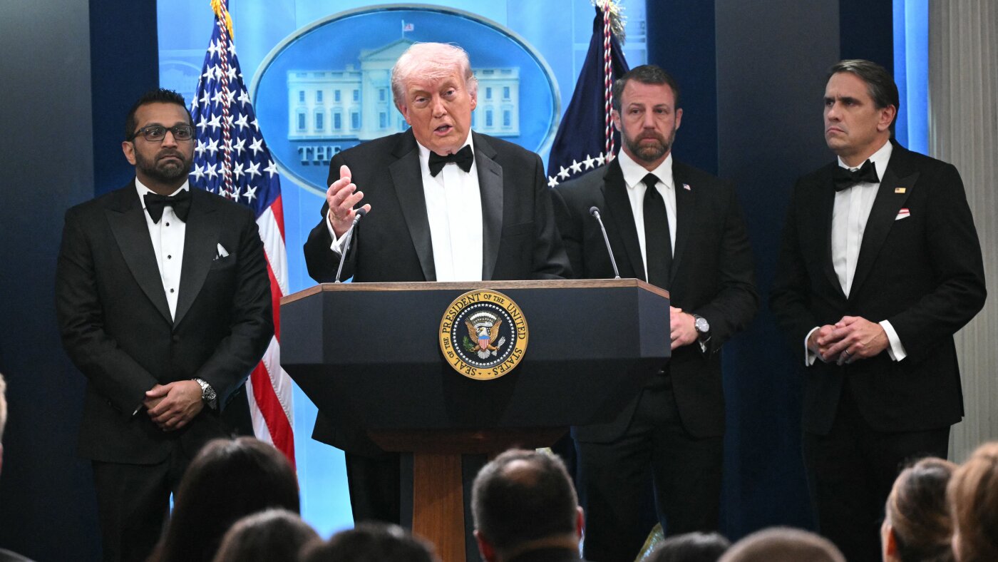 La mayoría no está segura de si el esfuerzo contra Trump fue simulado o real: NPR