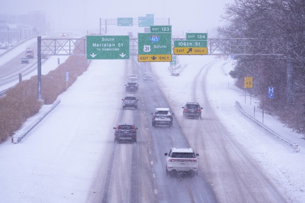 At least 4 people are dead as snowstorm creates dangerous travel conditions across Midwest, Mid-Atlantic