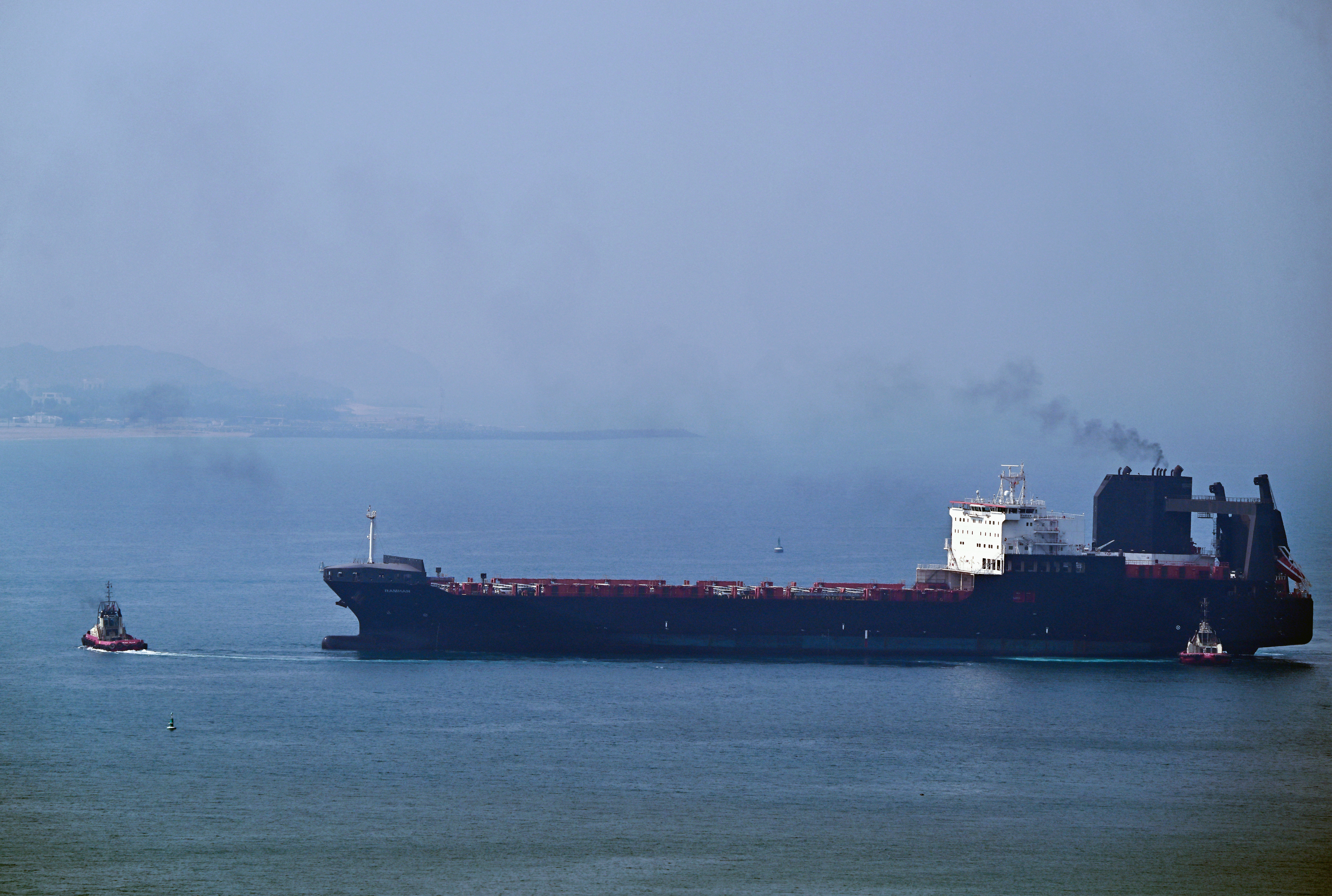 US and Iran Escalate Hostilities Amidst Renewed Strait of Hormuz Tensions