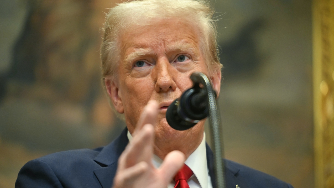 Trump verdedigt zijn besluit om de relschoppers van 6 januari gratie te verlenen Trump verdedigt zijn besluit om de relschoppers van 6 januari gratie te verlenen