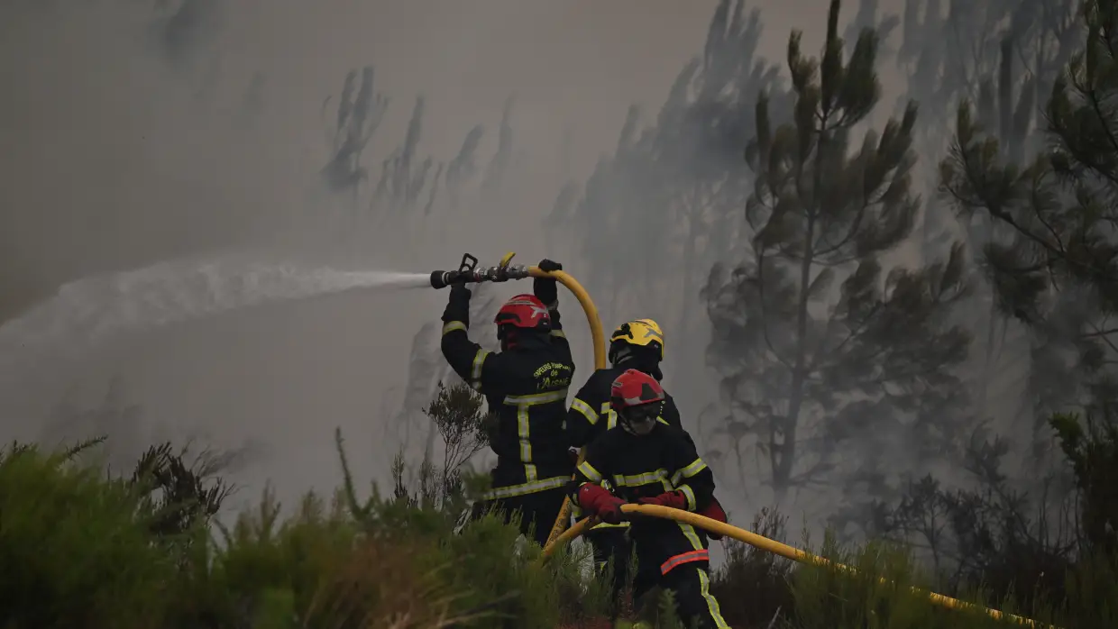 France and Spain fires force more than 300,000 to flee homes