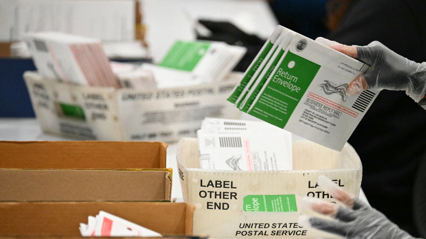 The Supreme Court rejects Trump's mail voting restrictions for this year's midterms