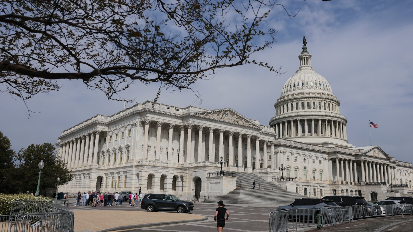 Congresfinancieringspakket; oorlog in Iran; Raúl Castro: NPR