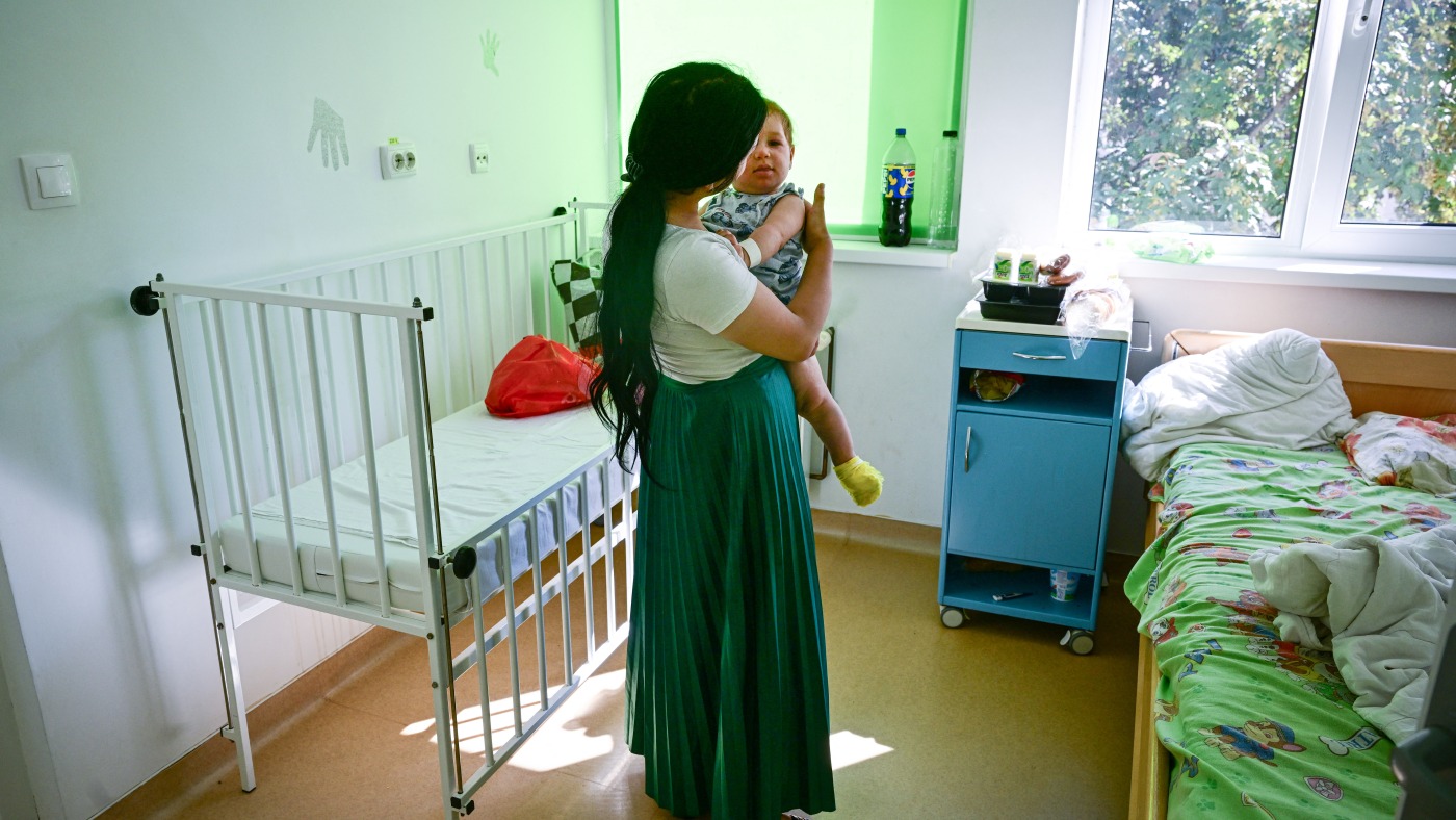 Are there lessons for the U.S. in this European country's struggle with measles?