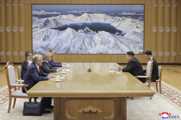 Kim Jong-un and Sergei Shoigu⁢ meet, solidifying North Korea-Russia military cooperation.