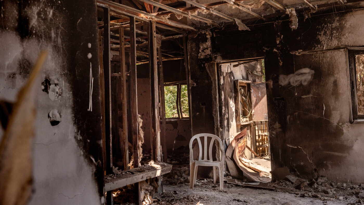 'We need to go. We need to help.' Israelis return to border to rebuild ...