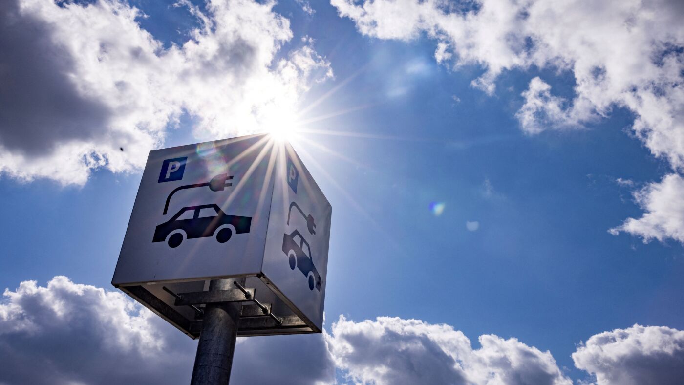 How long do electric vehicle batteries actually last? : NPR How long do electric vehicle batteries actually last? : NPR