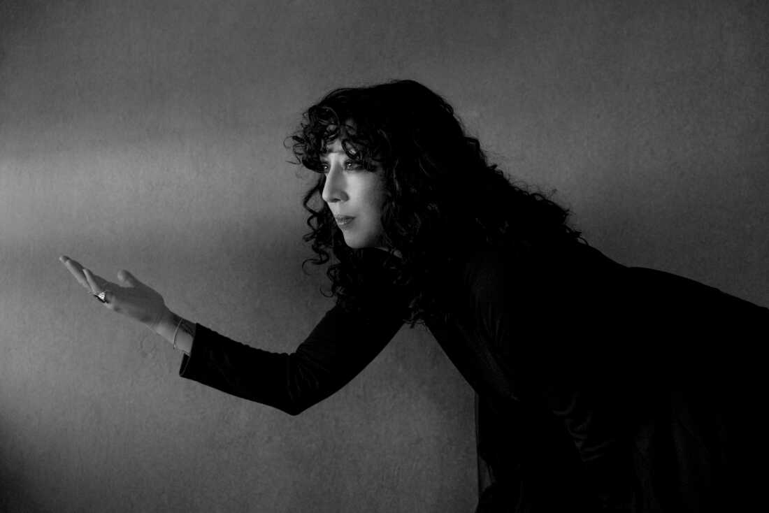Cellist and composer Clarice Jensen channels Bach's cello suites in the new album In holiday clothing, out of the great darkness.