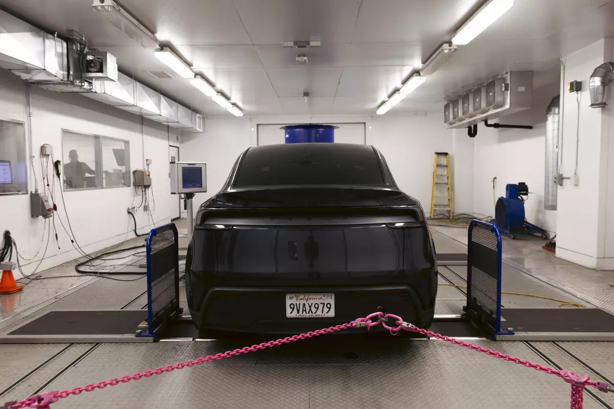 How well can EVs handle the heat — and the cold? AAA put them to the ...