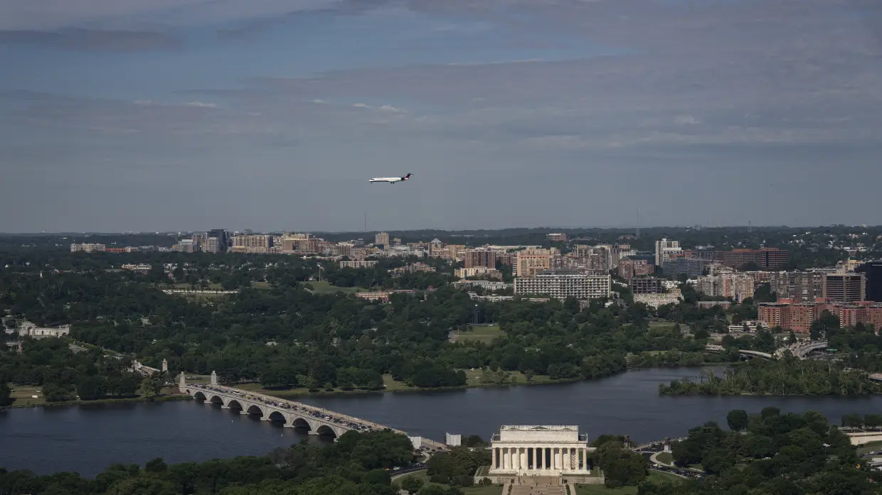 D.C. airspace is complicated. Experts say Trump's arch would add one more risk