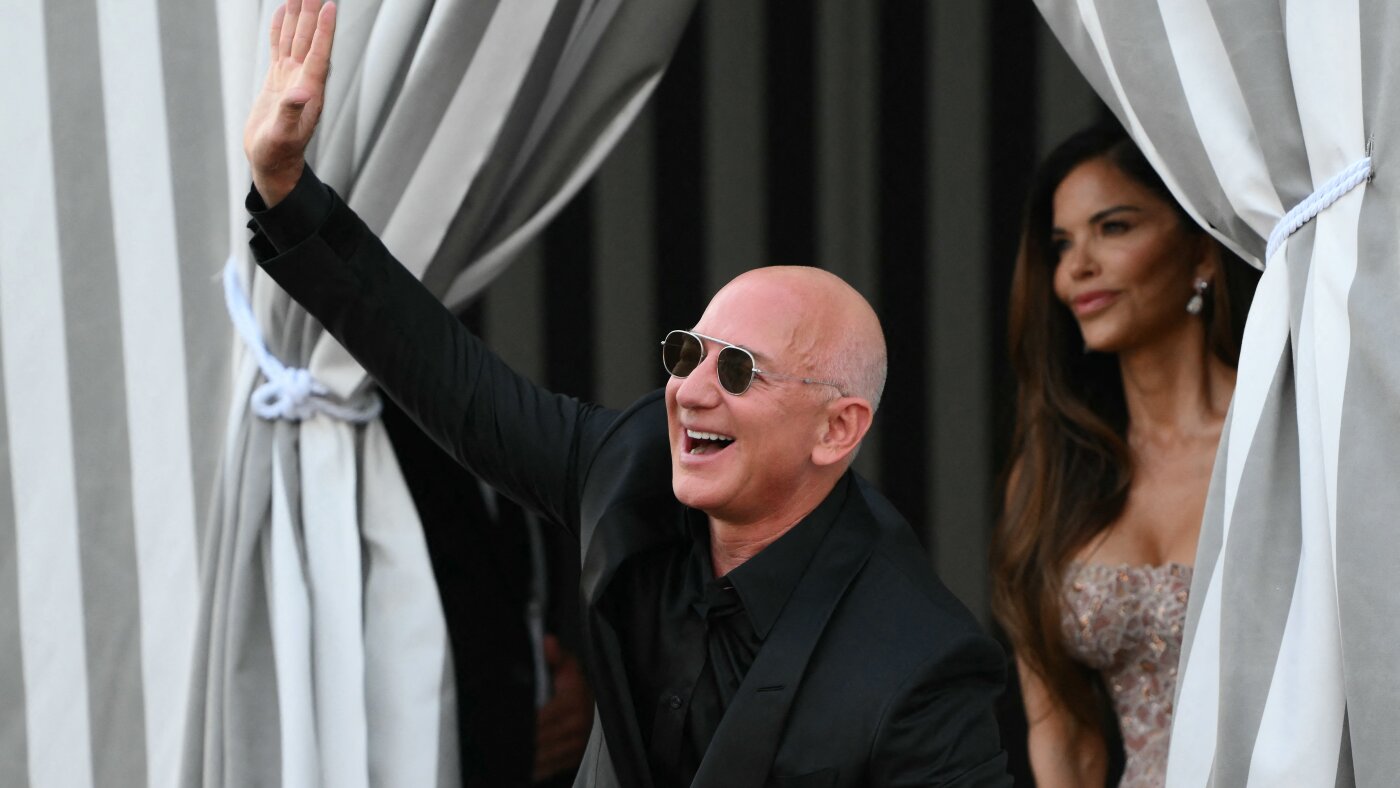 'Washington Post' journalists plea to Bezos: Don't gut our newsroom