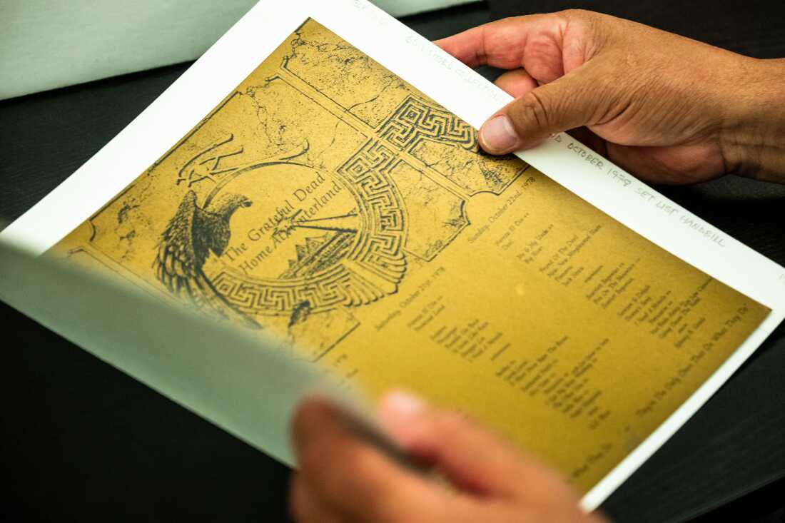 A pair of hands holds a document labeled "set list handbill." The document has lists labeled with the dates "October 21, 1978" and "October 22, 1978." The top of the handbill says: "The Grateful Dead Home at Winterland."