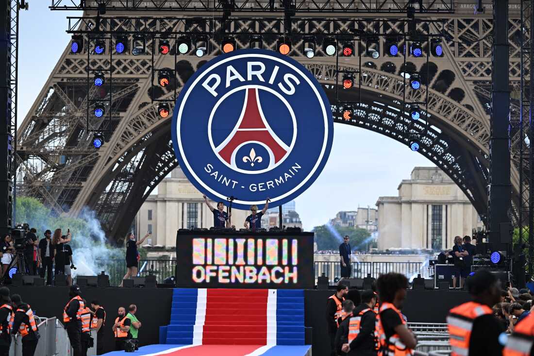 Artists perform ahead of PSG's celebrations the day after winning the Champions League title, at the Eiffel Tower, in Paris, Sunday, May 31, 2026.