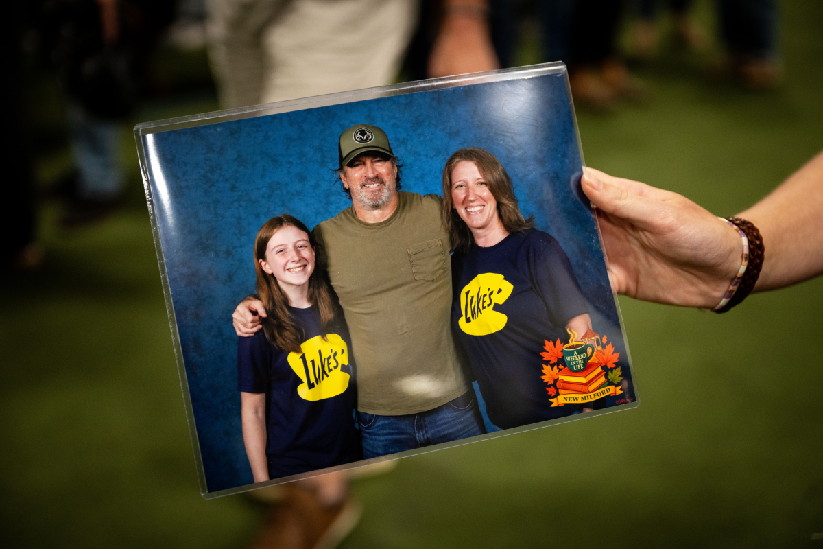 Fans  Jocelyn Harrison and her daughter Madison show off a picture with actor Scott Patterson.