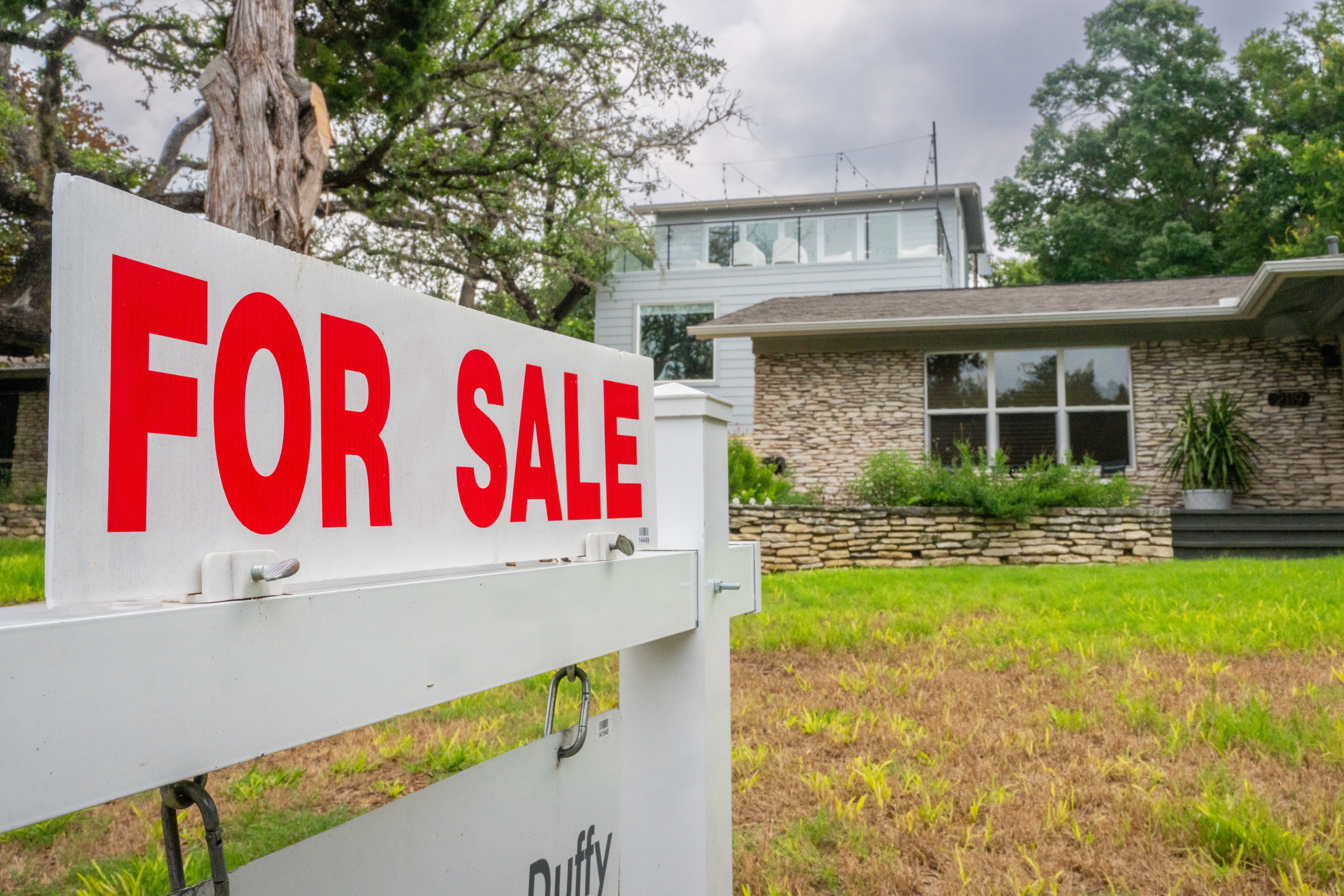 Mortgage rates hit 7% for the first time since May, marking another challenge for prospective homebuyers.