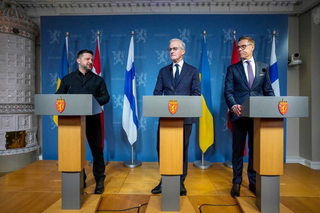 Ukrainian President Volodymyr Zelenskyj, Prime Minister Jonas Gahr Støre, and Finnish President Alexander Stubb speak during a press conference on Tuesday, Oct. 20, 2026 in Oslo, Norway.