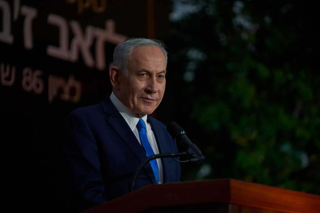 İsrail Başbakanı Benjamin Netanyahu, 14 Temmuz 2026 Salı günü Kudüs'teki Herzl Dağı Askeri Mezarlığı'ndaki Ze'ev Jabotinsky için düzenlenen devlet anıtında konuşuyor.