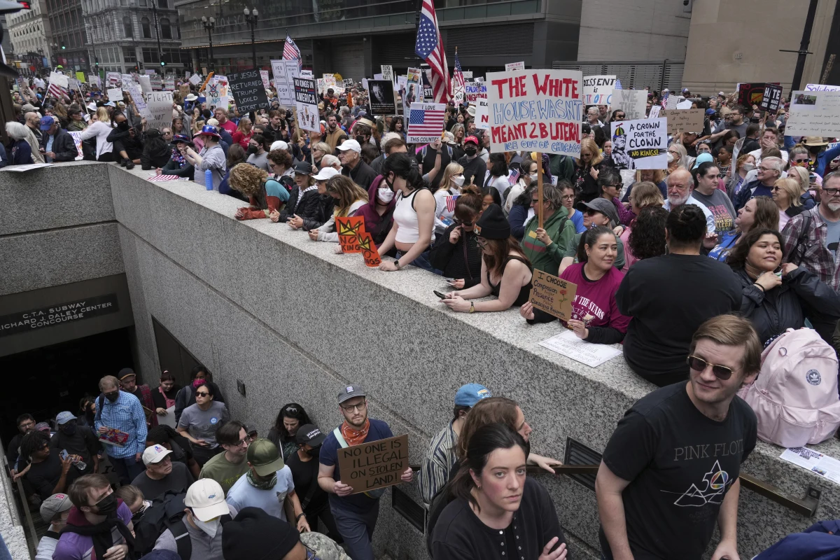 Chicago: Demonstrators take part in the No Kings Day protest.