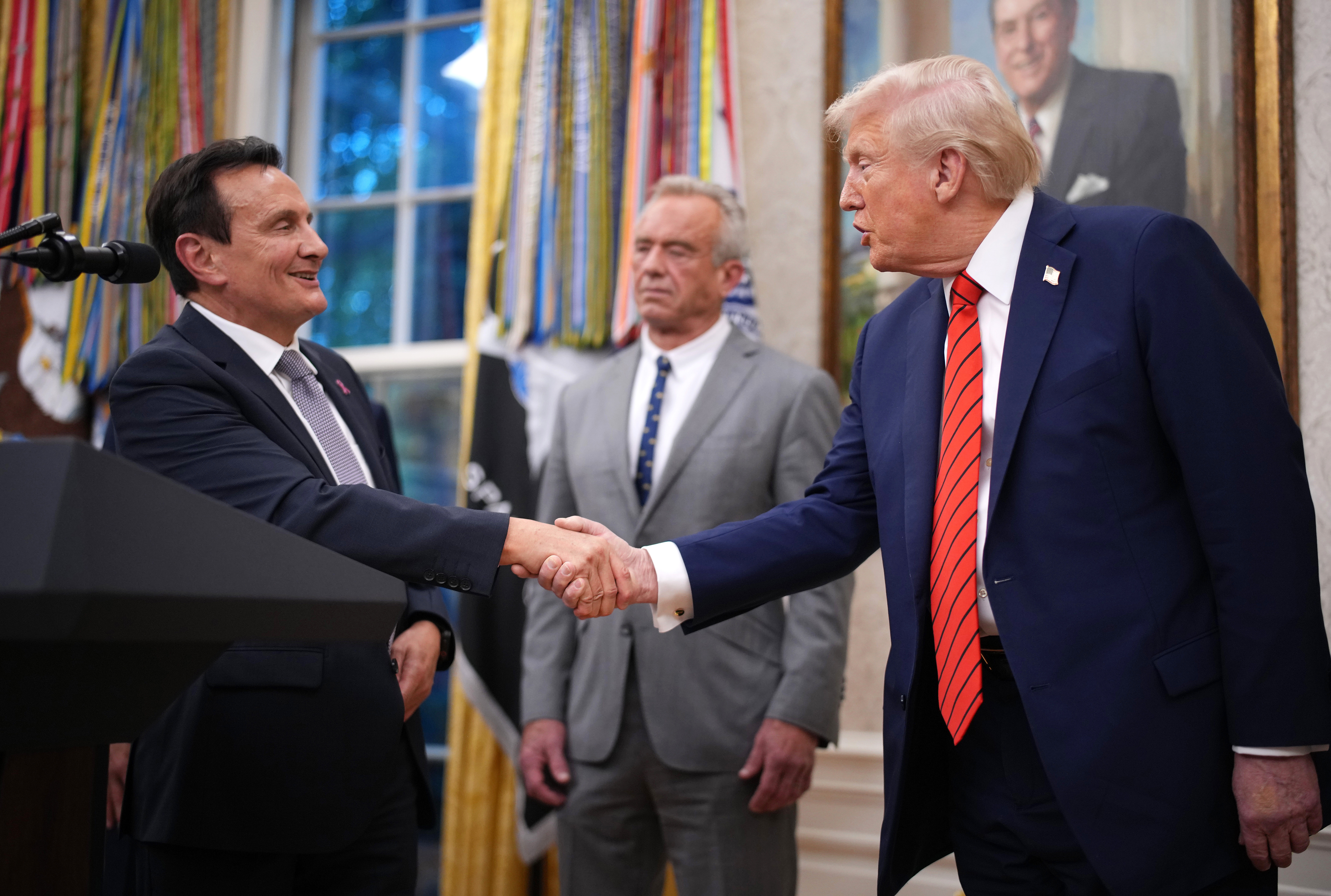 AstraZeneca makes deal with White House to lower drug prices AstraZeneca makes deal with White House to lower drug prices