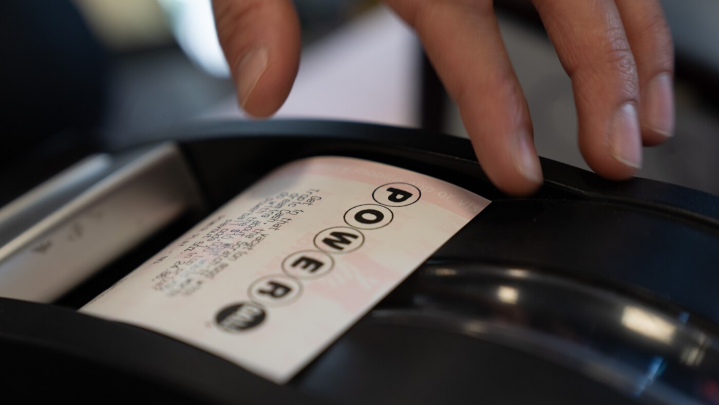 Powerball’s .7B jackpot may make Christmas Eve unforgettable : NPR