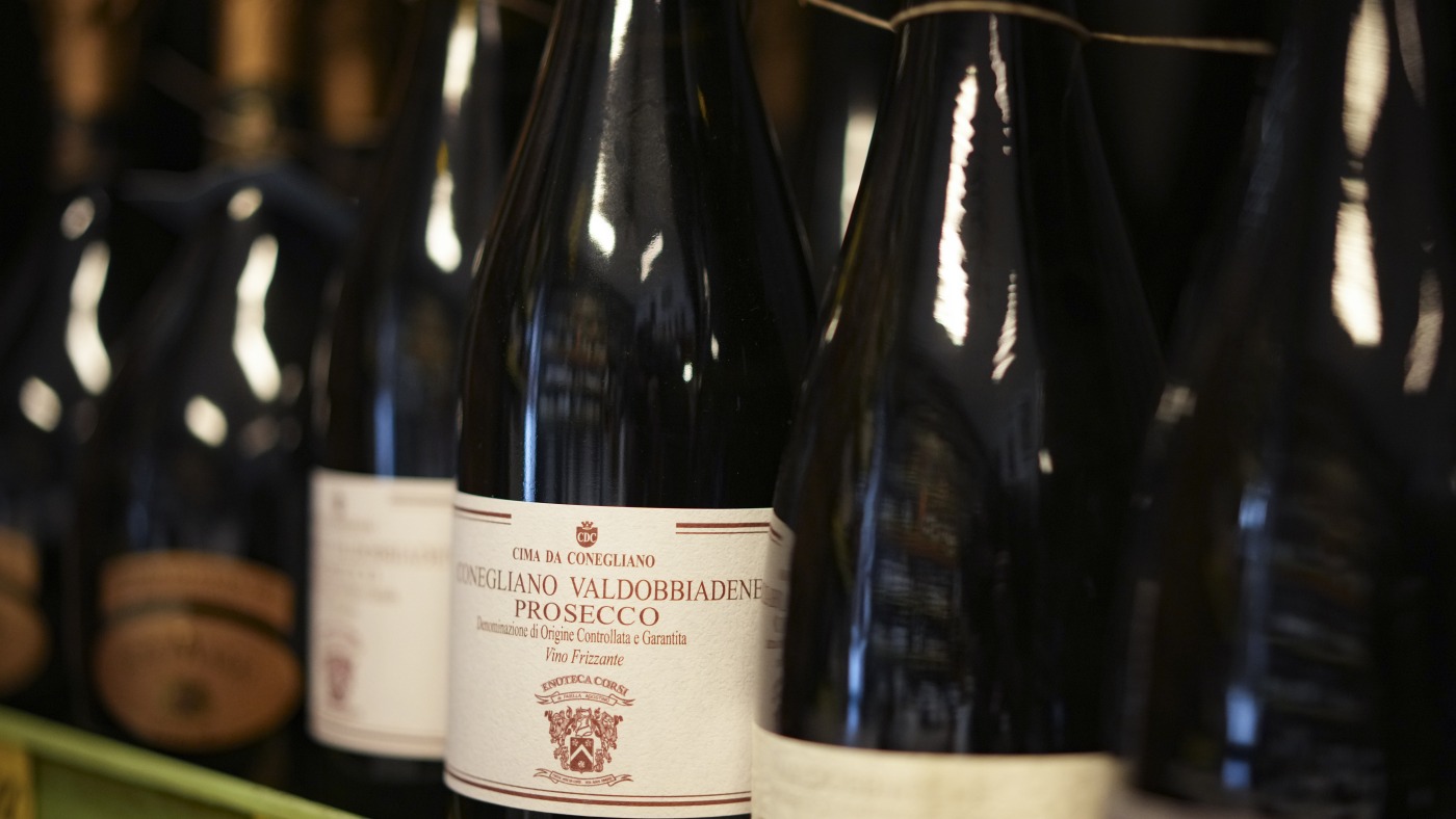 Trump threatens a 200% tariff on European alcohol