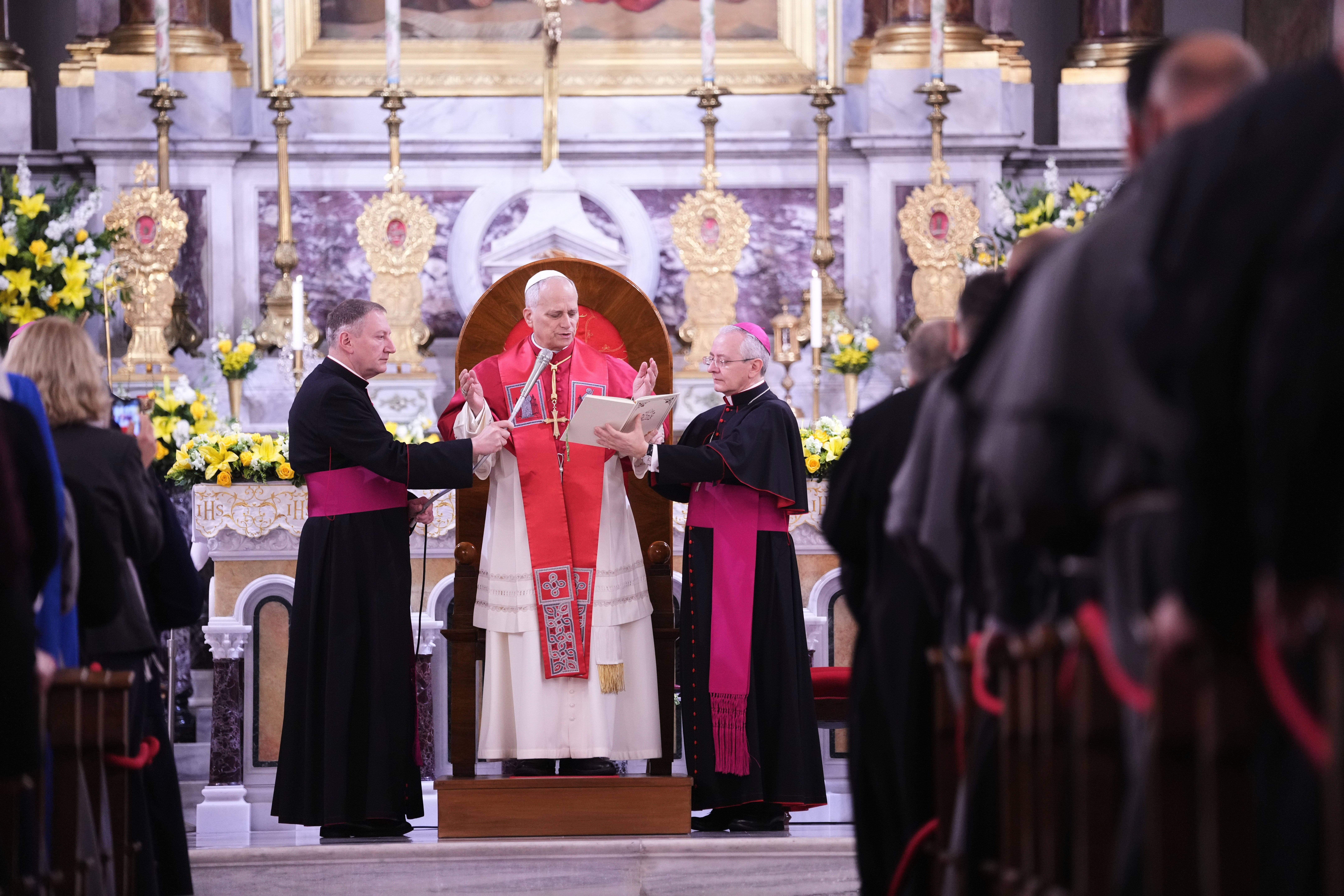 Pope Leo XIV gets warm welcome from Turkey's Catholics on first foreign trip