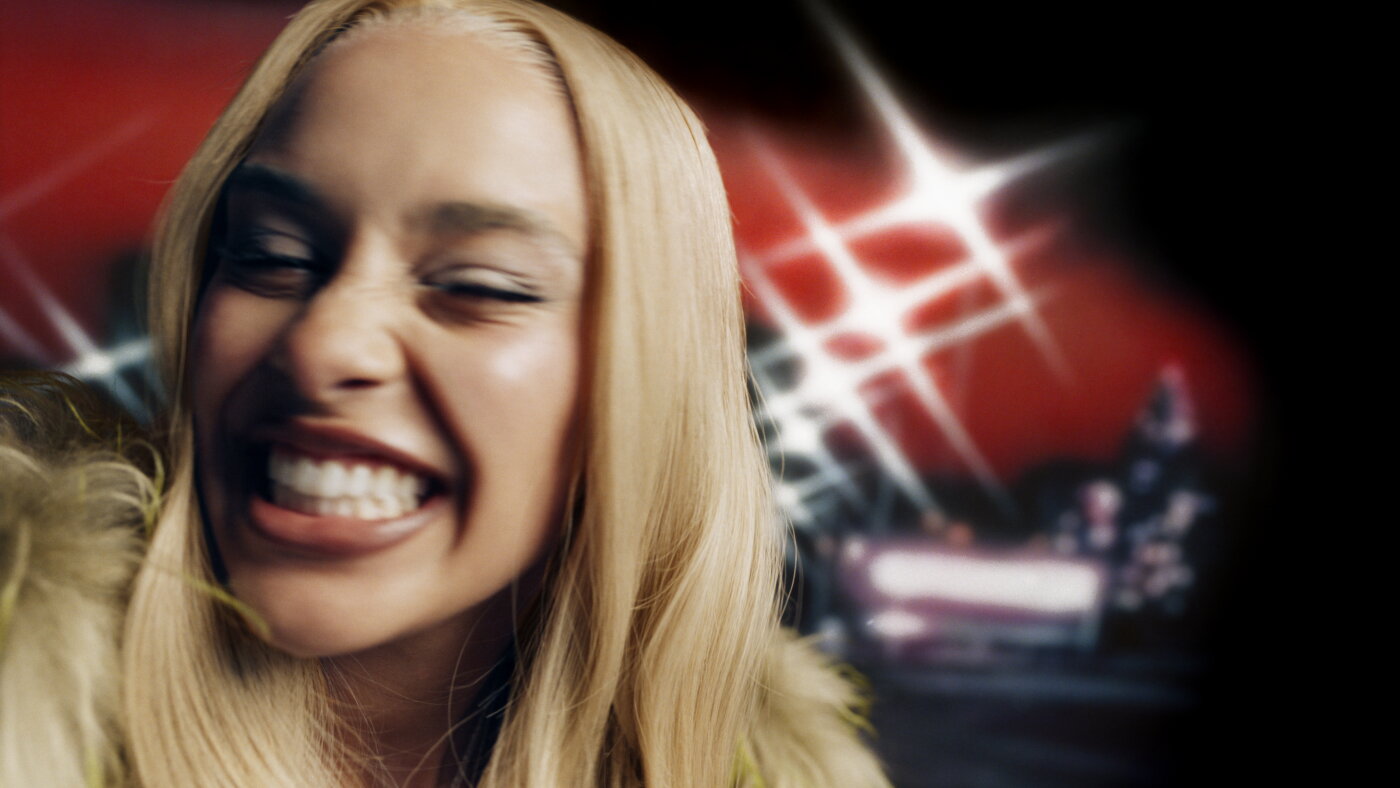 Jorja Smith finds love in the club