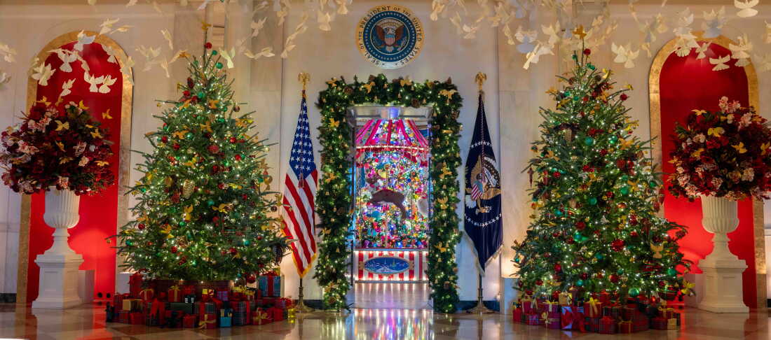 Photos: See inside the Bidens' last White House Christmas : The Picture Show : NPR (Figure) Analysis of Photos: See inside the Bidens' last White House Christmas : The Picture Show : NPR