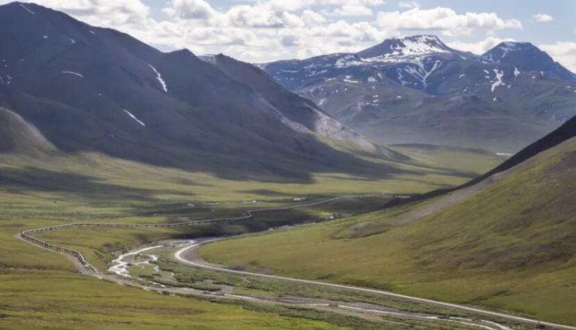 Earlier this year, the federal government lifted restrictions that had paused the transfer of 1.4 million acres of federal land along the Dalton Highway and trans-Alaska oil pipeline, seen here in 2023.