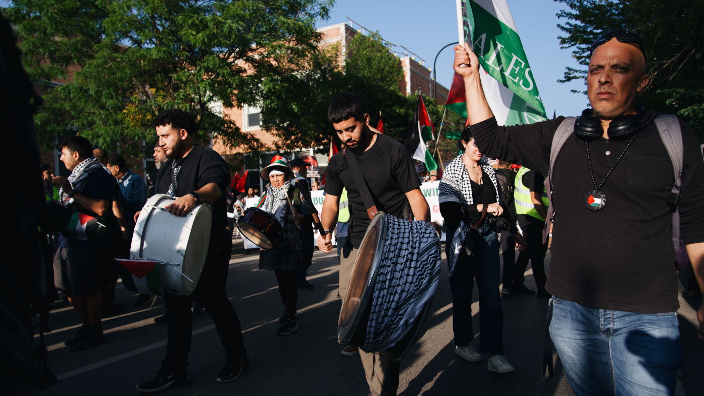 Pro-Palestinian protesters rally outside the Democratic National ...