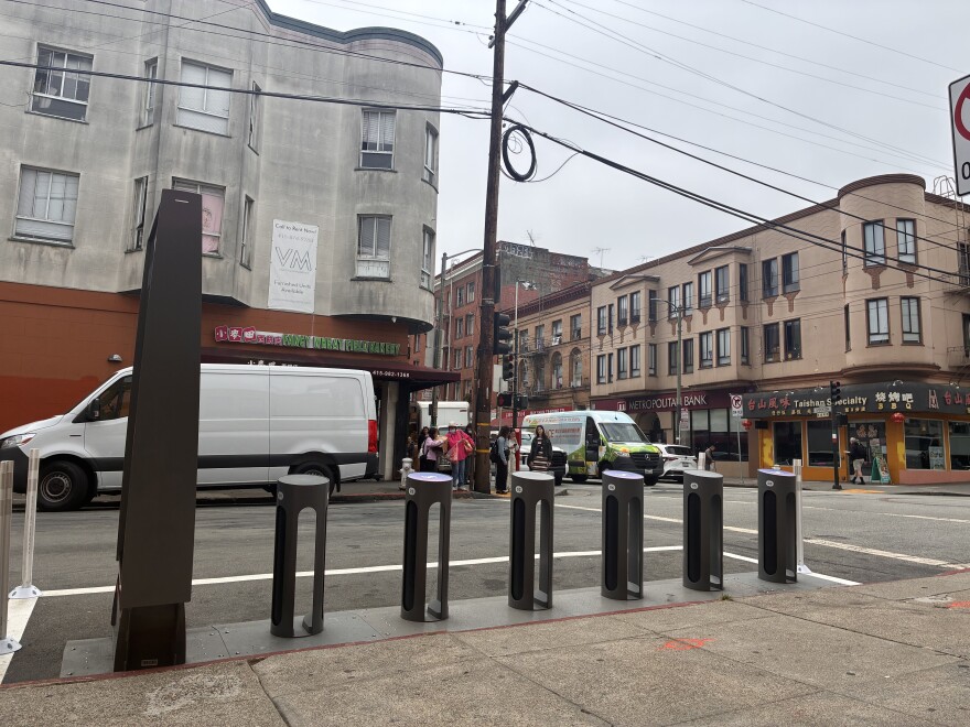On Tuesday, SFMTA held a ribbon cutting ceremony on the corners of Stockton and Vallejo to unveil it's newest bike docking station.