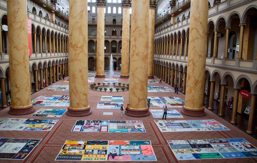 photo of AIDS Memorial Quilt