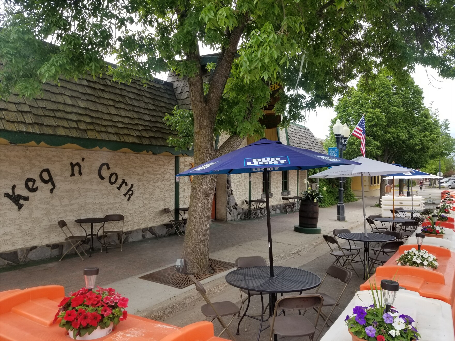 Keg n' Cork Outdoor Dining in Place for Local Restaurants KAXE