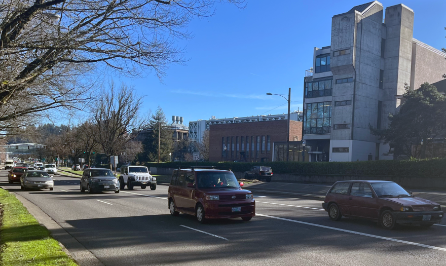 Vehicles driving on Franklin Boulevard in Eugene.