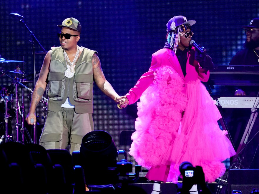 Artists Nas (L) and Lauryn Hill (R), performing at Hip Hop 50 Live in the Bronx, N.Y.