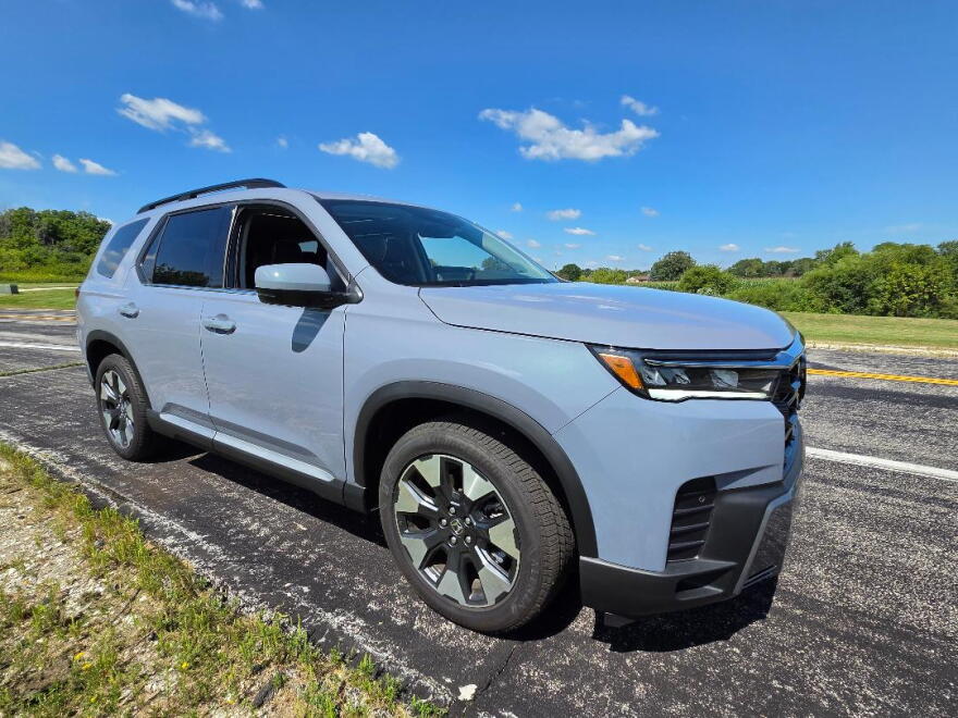 2026 Honda Pilot AWD Elite right front