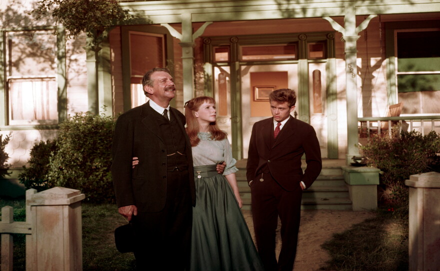 From left to right: Raymond Massey, Julie Harris, and James Dean on the set of Elia Kazan’s classic big-screen adaptation of ‘East of Eden.’