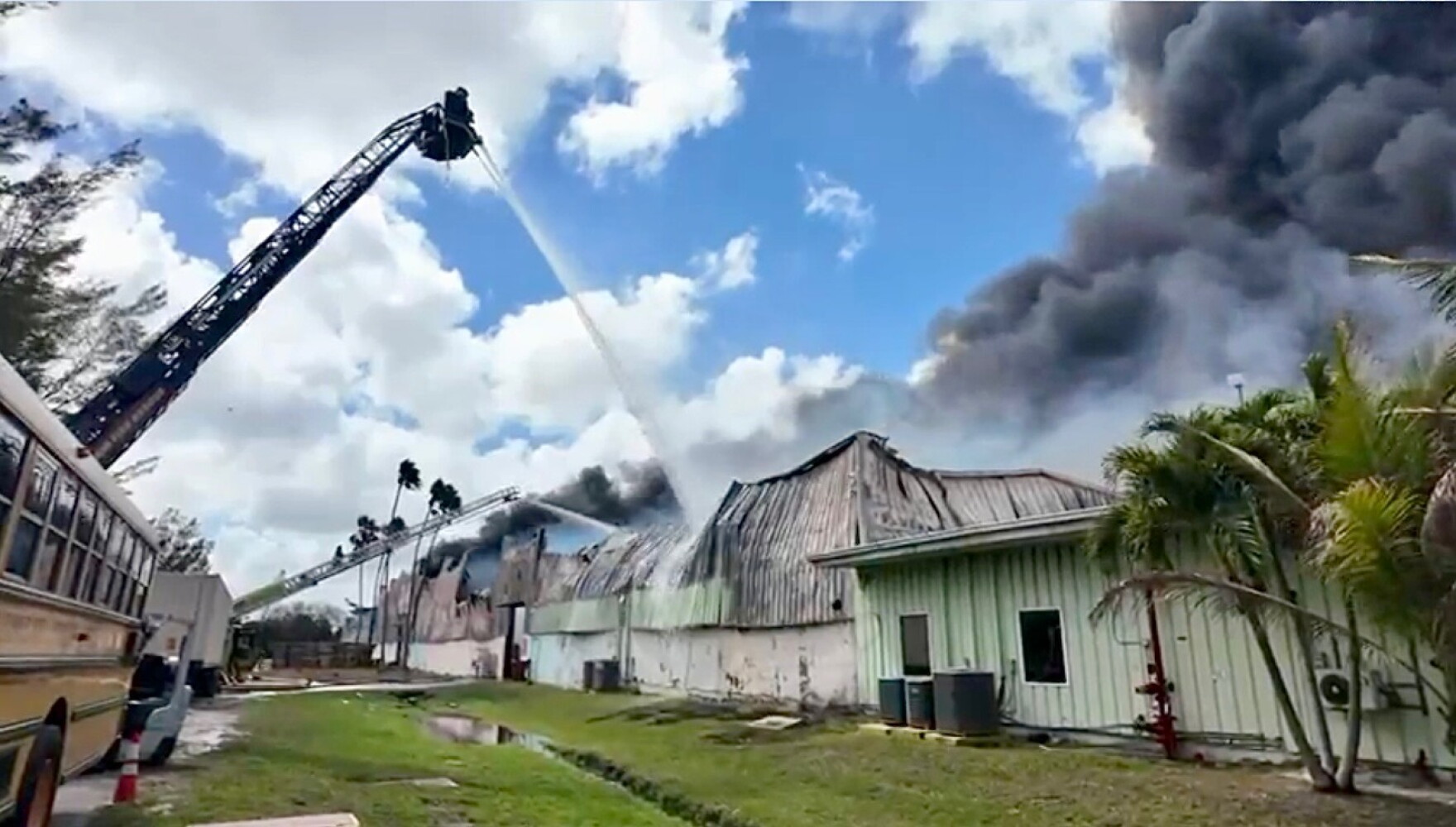Over 100 firefighters battle large warehouse fire in Miami Gardens | WLRN