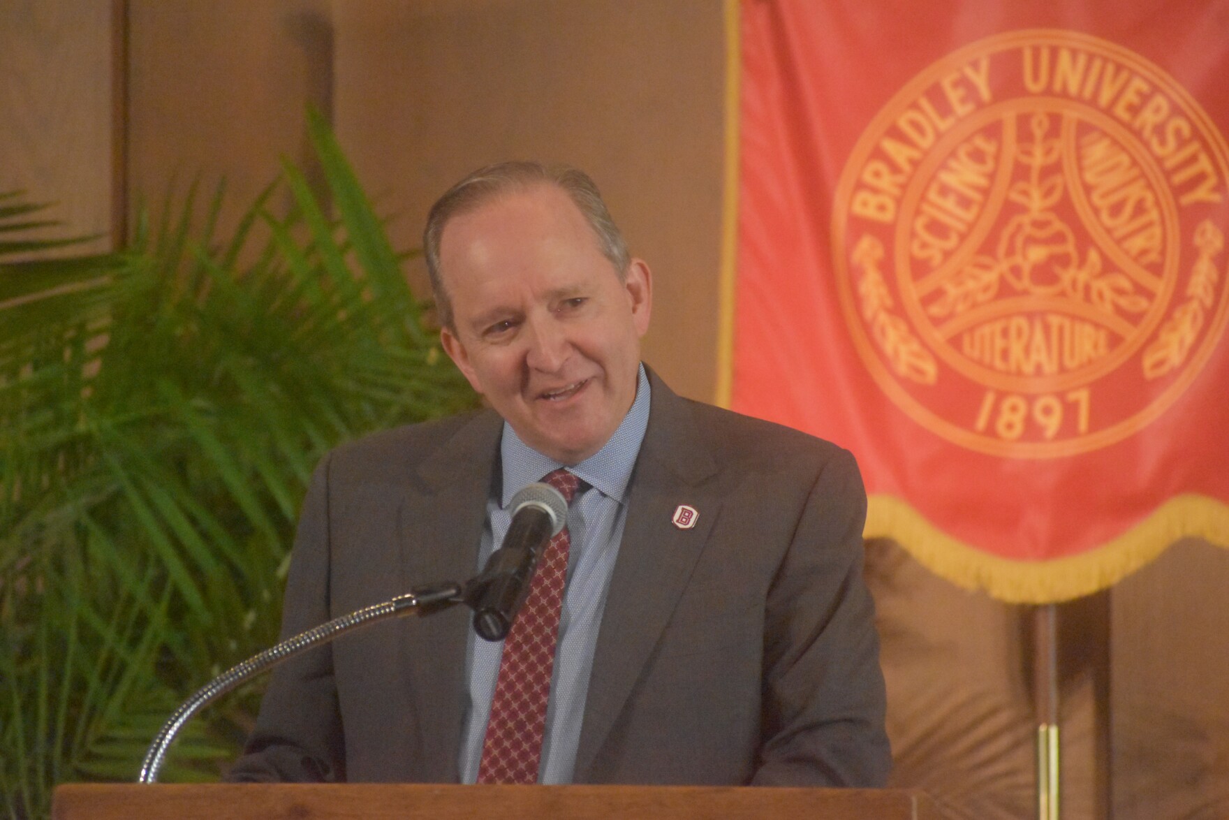 Bradley University President Stephen Standifird announces resignation