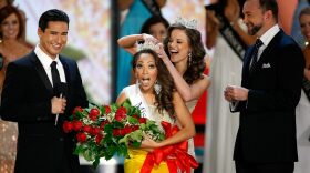 Miss America 2009 Katie Stam (3rd R) crowns Caressa Cameron, Miss Virginia, after she was named the new Miss America during the 2010 Miss America Pageant.