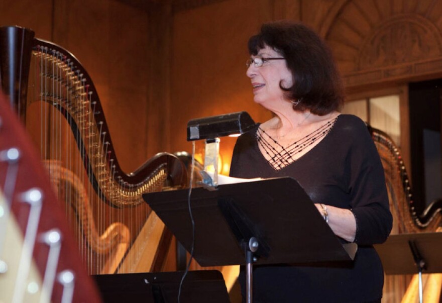 Speaking at a Lyra Society event at Curtis.