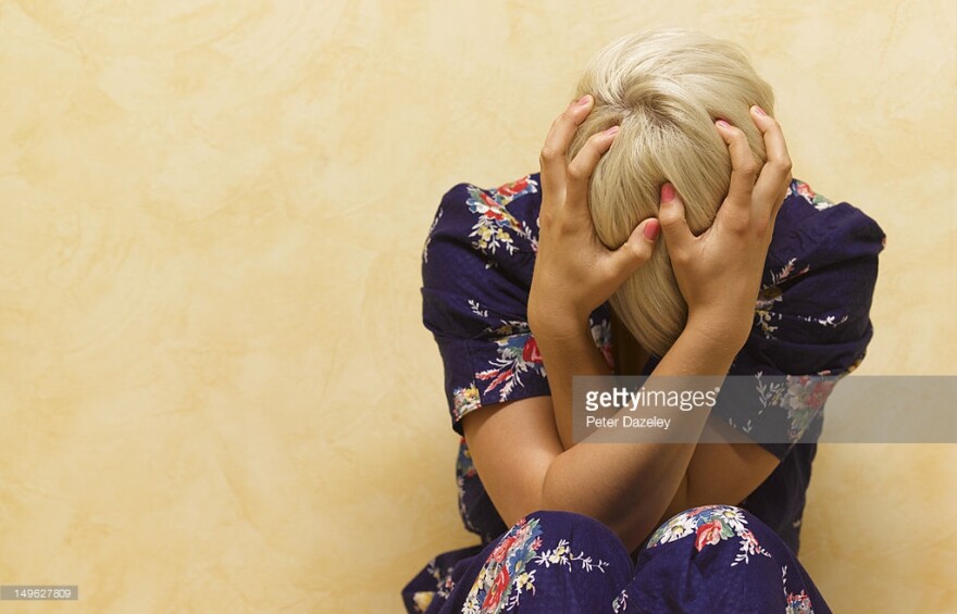 woman_clutching_her_head_in_mental_anguish_-_getty_embeds.jpg