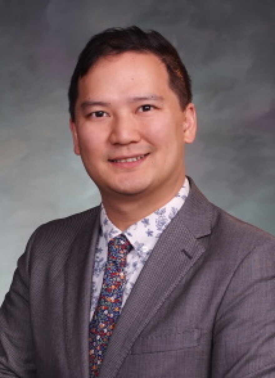 Official photo of Rep. Mike Yin