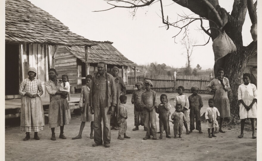 Photo of a family at Gee's Bend / 1937