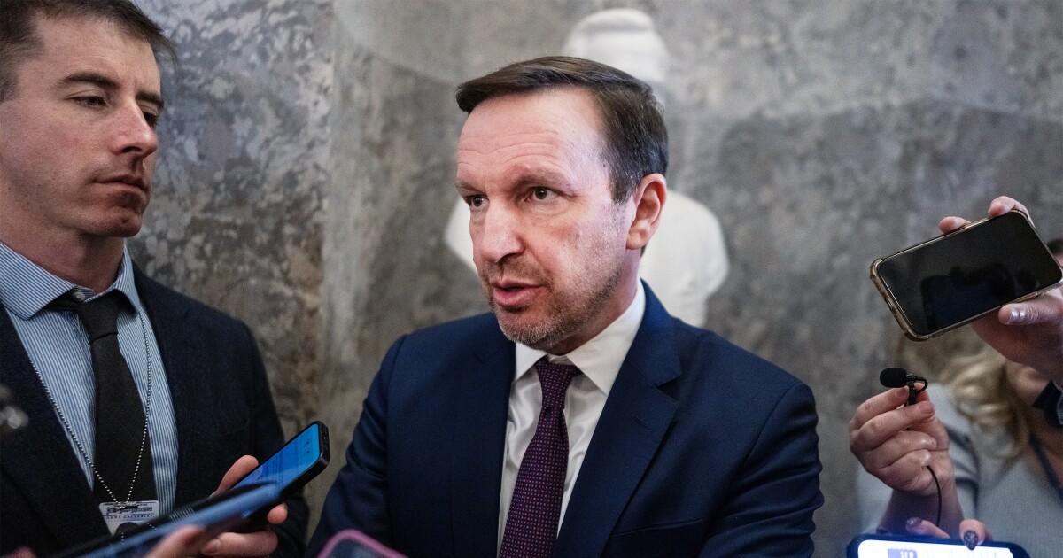 Murphy CT obliga al Congreso a votar sobre los poderes de guerra mientras persiste el conflicto con Irán